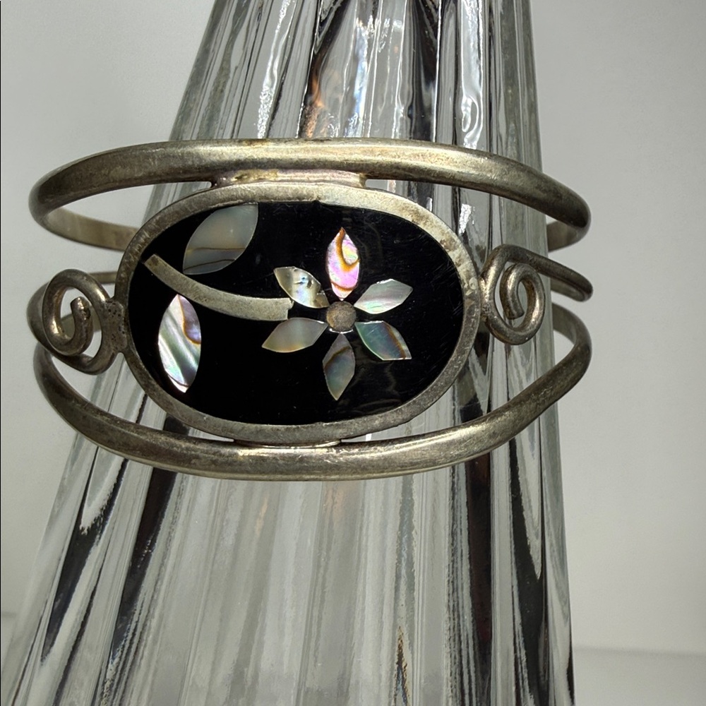 Unsigned vintage Alpaca style nickel  Silver Black Floral Mother Pearl Bracelet